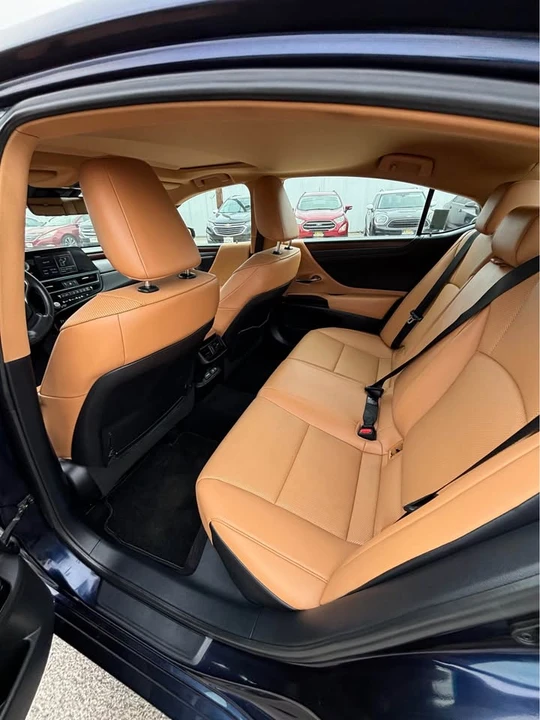 2022 Lexus ES 7th Gen - Image 6 of 14