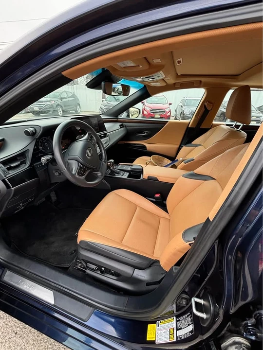 2022 Lexus ES 7th Gen - Image 9 of 14