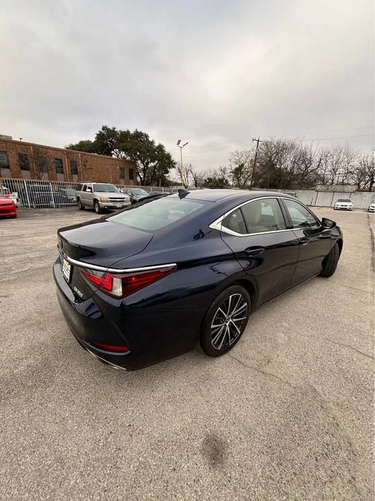 2022 Lexus ES 7th Gen - Image 3 of 14