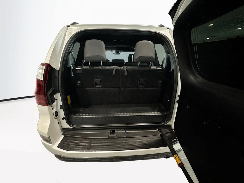 2022 Lexus GX 2nd Gen - Image 18 of 31