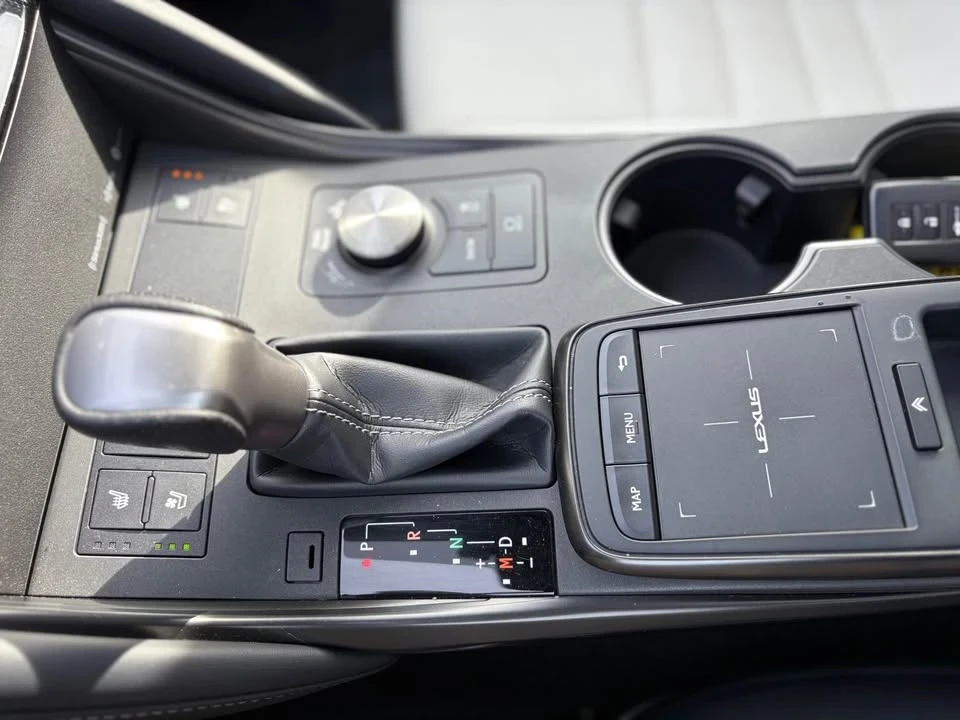 2022 Lexus IS 3rd Gen - Image 13 of 18