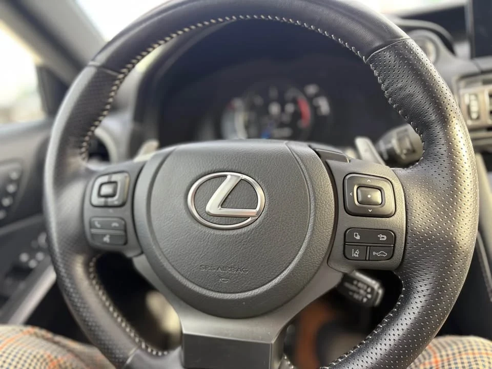 2022 Lexus IS 3rd Gen - Image 14 of 18
