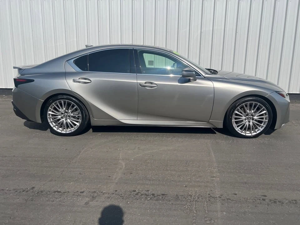 2022 Lexus IS 3rd Gen - Image 7 of 9