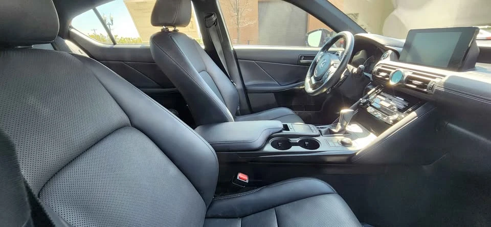 2022 Lexus IS 3rd Gen - Image 5 of 6