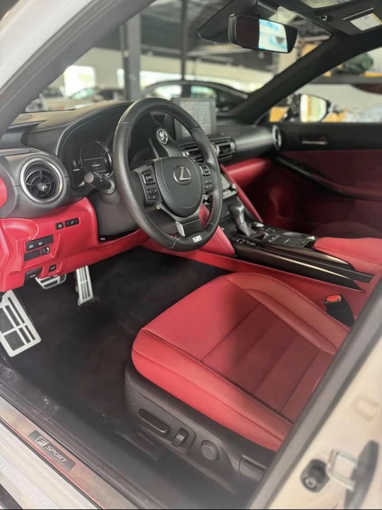 2022 Lexus IS 3rd Gen - Image 9 of 10