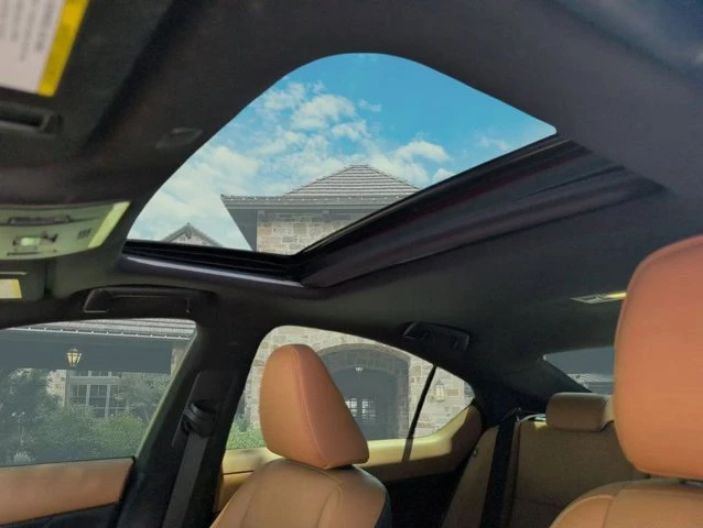 2022 Lexus IS 3rd Gen - Image 5 of 7