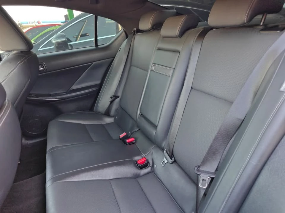 2022 Lexus IS 3rd Gen - Image 12 of 20