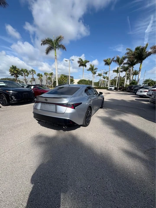 2022 Lexus IS 3rd Gen - Image 5 of 9