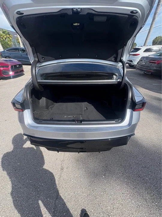 2022 Lexus IS 3rd Gen - Image 7 of 9