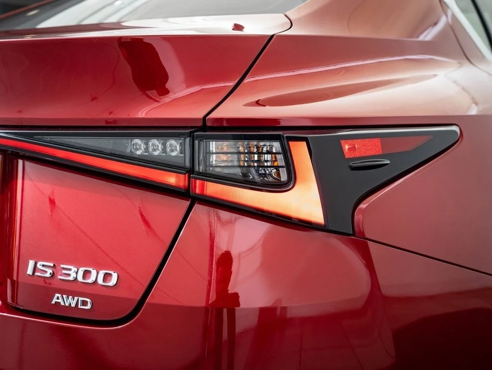 2022 Lexus IS 3rd Gen - Image 9 of 21