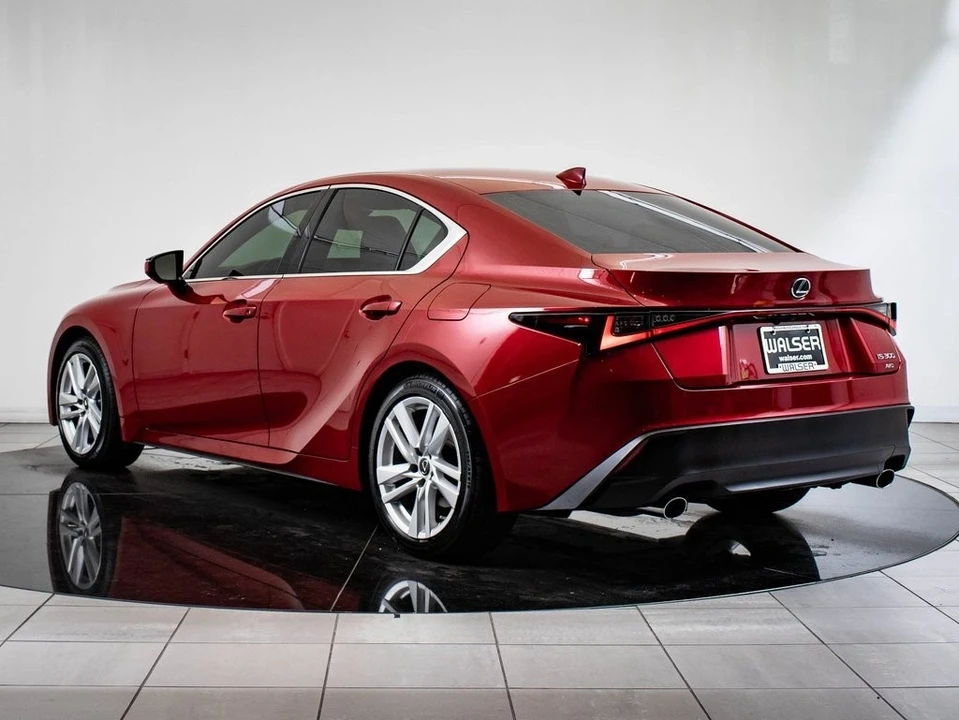 2022 Lexus IS 3rd Gen - Image 11 of 21