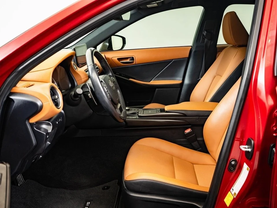2022 Lexus IS 3rd Gen - Image 19 of 21