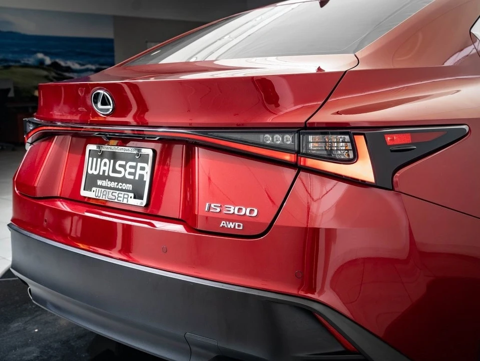 2022 Lexus IS 3rd Gen - Image 17 of 21