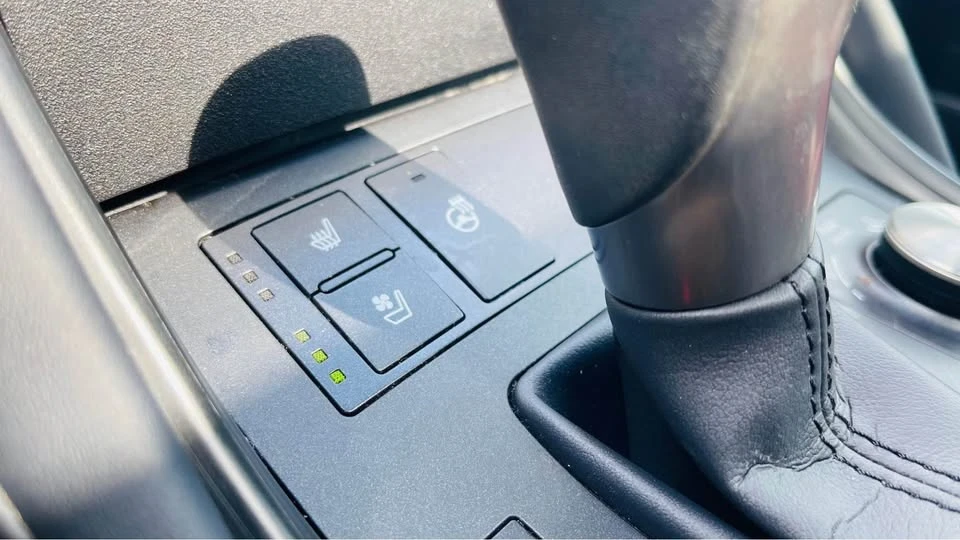 2022 Lexus IS 3rd Gen - Image 12 of 13