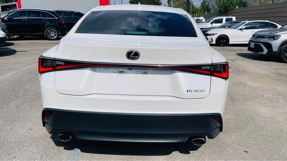 2022 Lexus IS 3rd Gen - Image 5 of 13