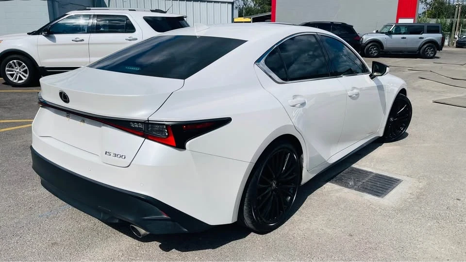 2022 Lexus IS 3rd Gen - Image 6 of 13
