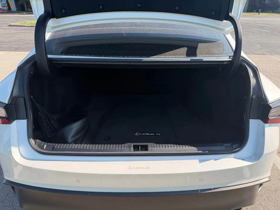2022 Lexus IS 3rd Gen - Image 7 of 15
