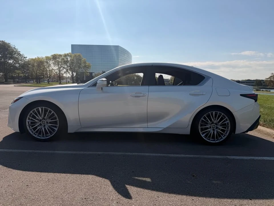 2022 Lexus IS 3rd Gen - Image 5 of 15