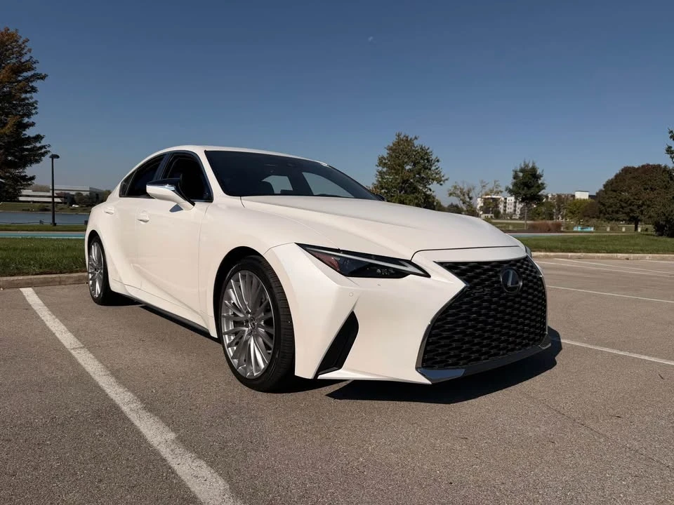 2022 Lexus IS 3rd Gen - Image 3 of 15