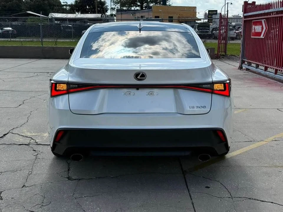2022 Lexus IS 3rd Gen - Image 5 of 10