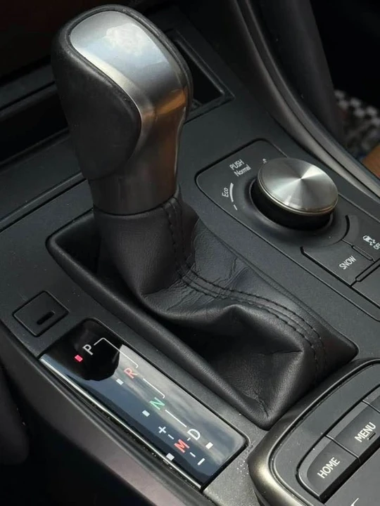 2022 Lexus IS 3rd Gen - Image 8 of 10