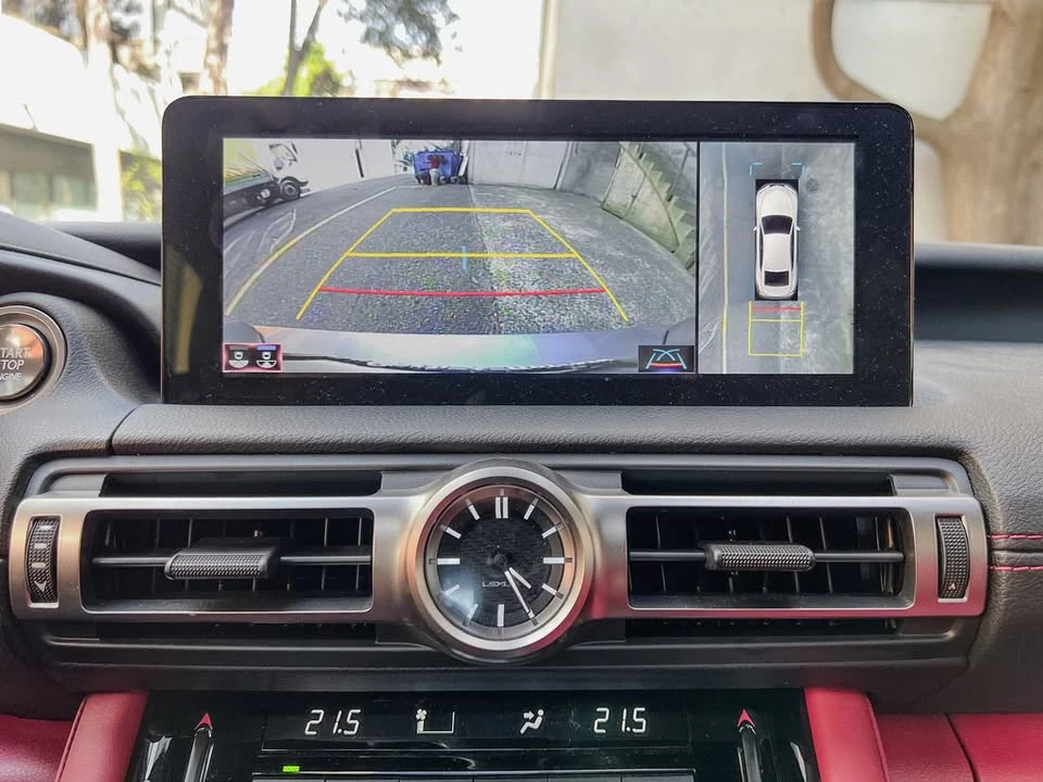 2022 Lexus IS 3rd Gen - Image 11 of 19