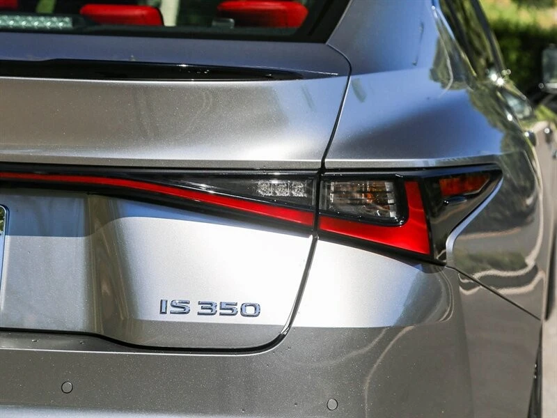 2022 Lexus IS 3rd Gen - Image 15 of 21