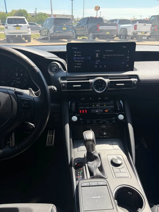 2022 Lexus IS 3rd Gen - Image 5 of 8
