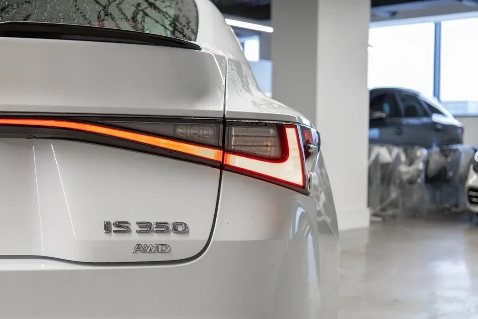 2022 Lexus IS 3rd Gen - Image 16 of 19