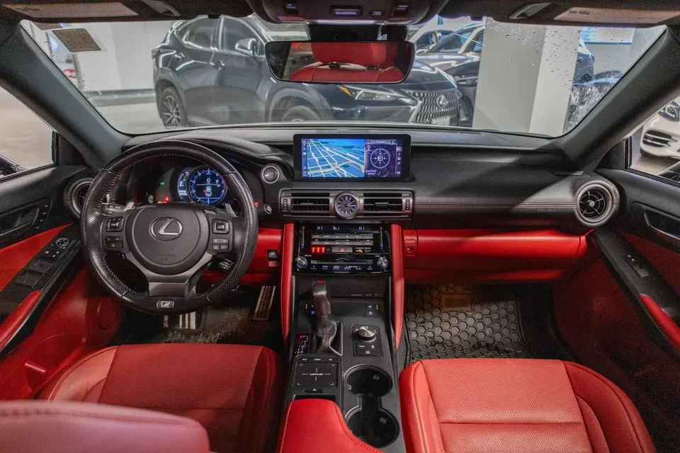 2022 Lexus IS 3rd Gen - Image 12 of 19