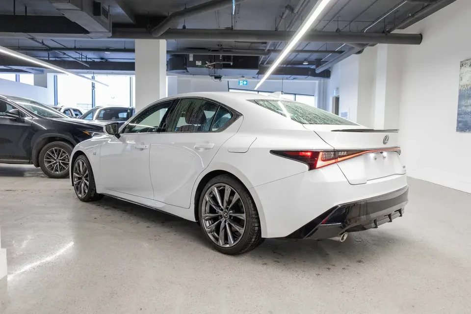 2022 Lexus IS 3rd Gen - Image 14 of 19