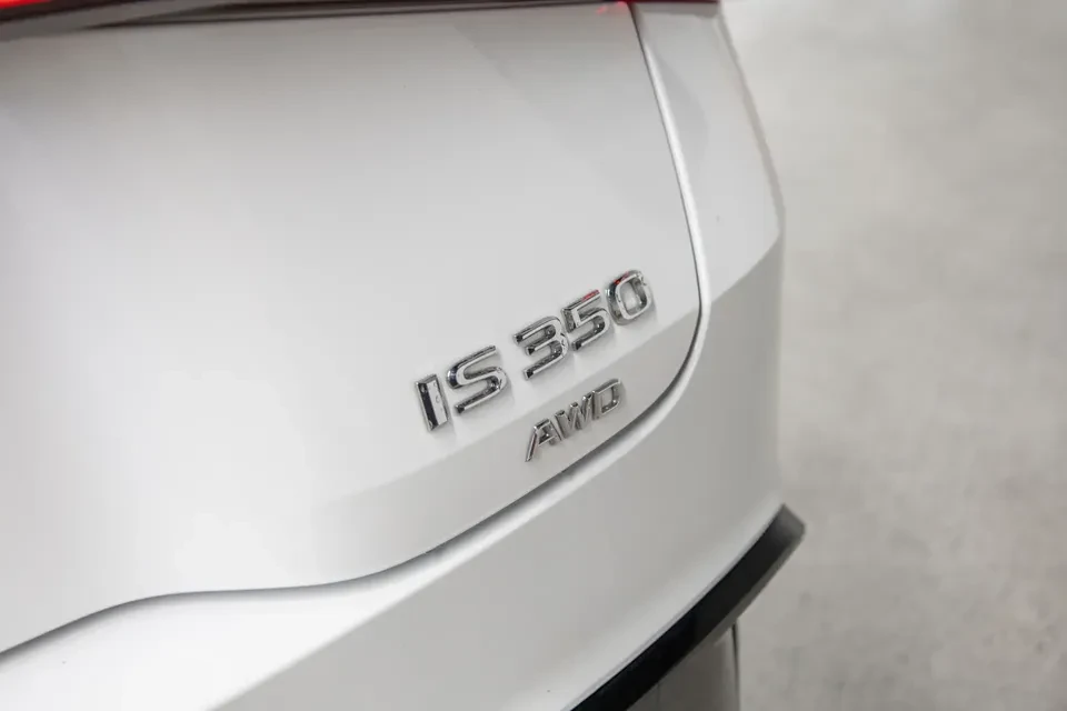 2022 Lexus IS 3rd Gen - Image 15 of 19