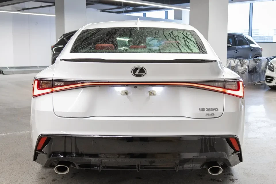 2022 Lexus IS 3rd Gen - Image 18 of 19