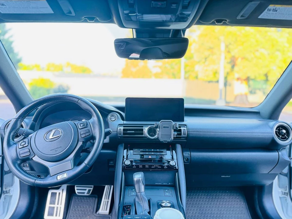 2022 Lexus IS 3rd Gen - Image 6 of 7