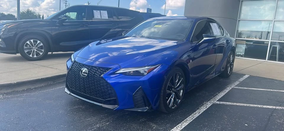 2022 Lexus IS 3rd Gen - Image 4 of 7