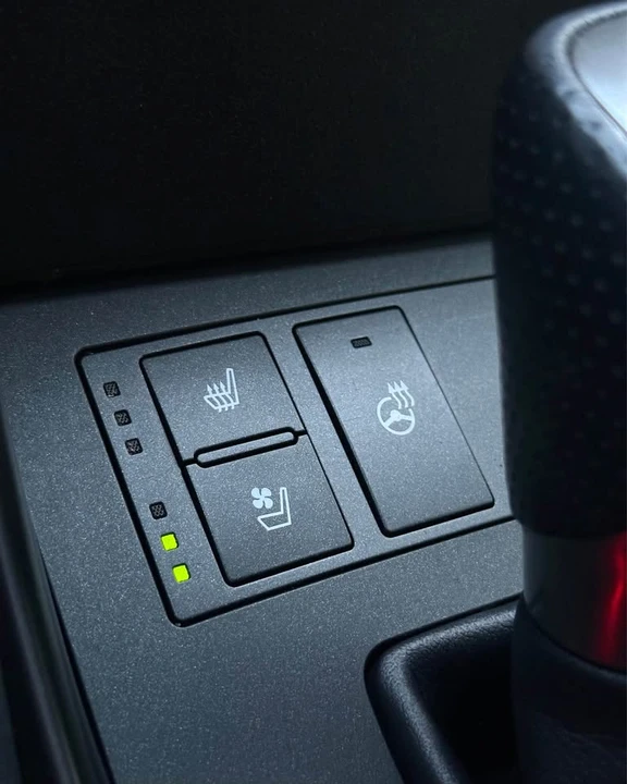 2022 Lexus IS 3rd Gen - Image 8 of 10
