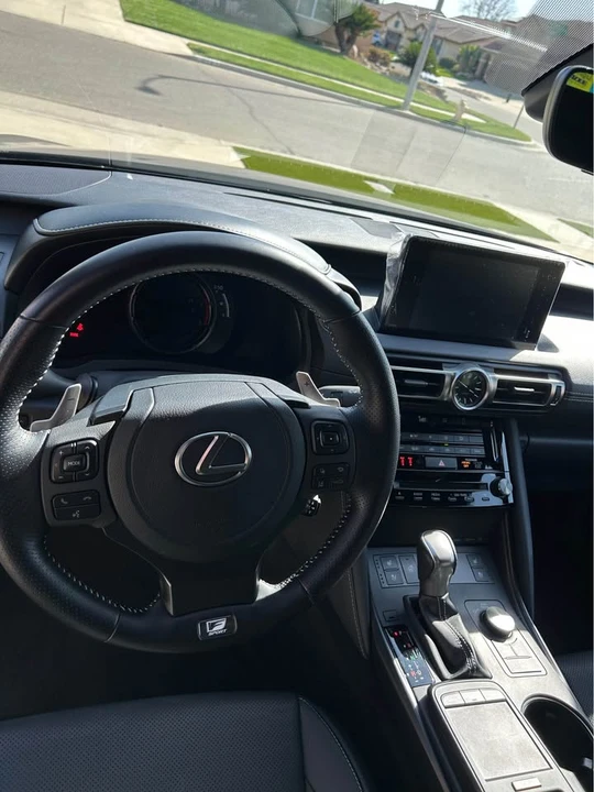 2022 Lexus IS 3rd Gen - Image 9 of 10