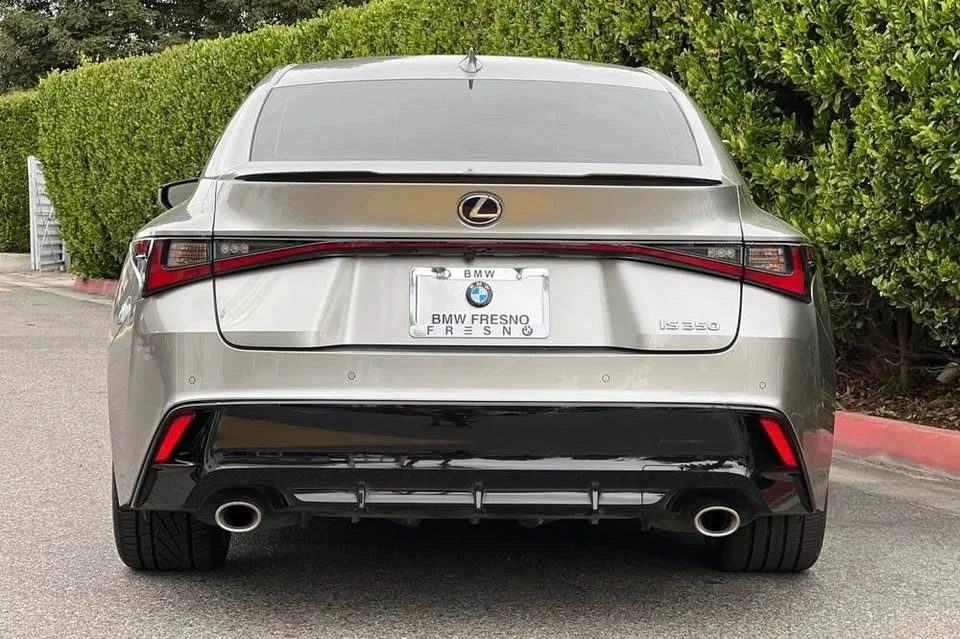 2022 Lexus IS 3rd Gen - Image 4 of 10