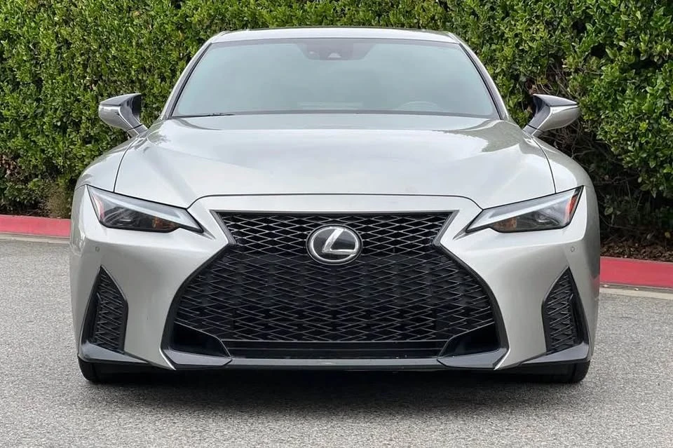 2022 Lexus IS 3rd Gen - Image 6 of 10