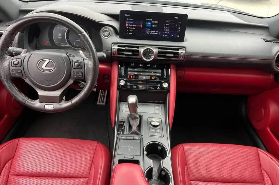 2022 Lexus IS 3rd Gen - Image 9 of 10
