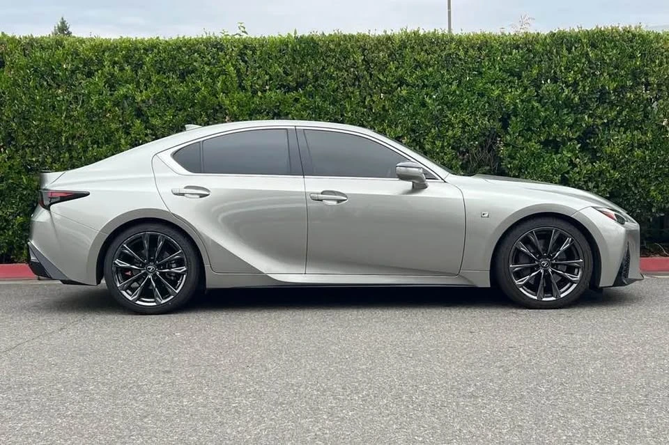 2022 Lexus IS 3rd Gen - Image 2 of 10