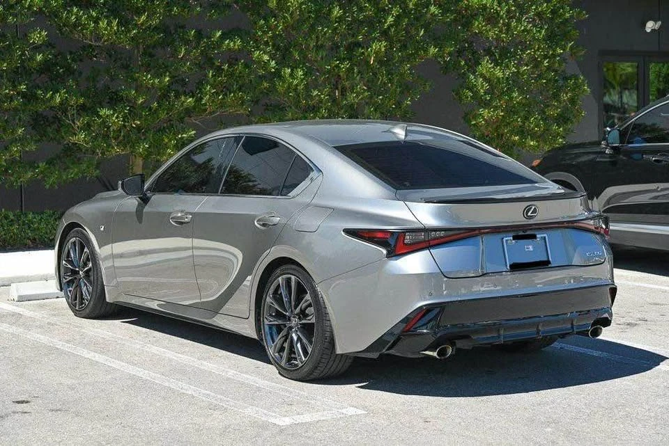 2022 Lexus IS 3rd Gen - Image 5 of 8