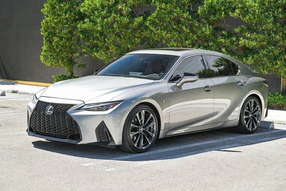 2022 Lexus IS 3rd Gen - Image 2 of 8