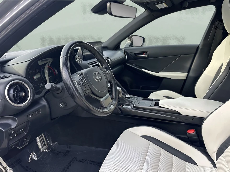 2022 Lexus IS 3rd Gen - Image 9 of 12