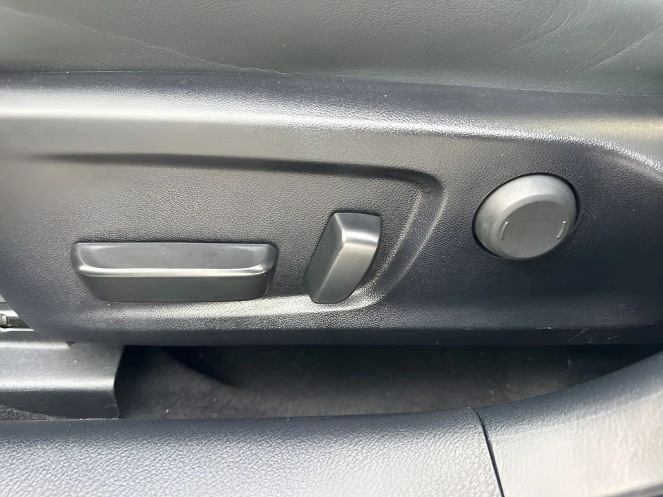2022 Lexus IS 3rd Gen - Image 10 of 12