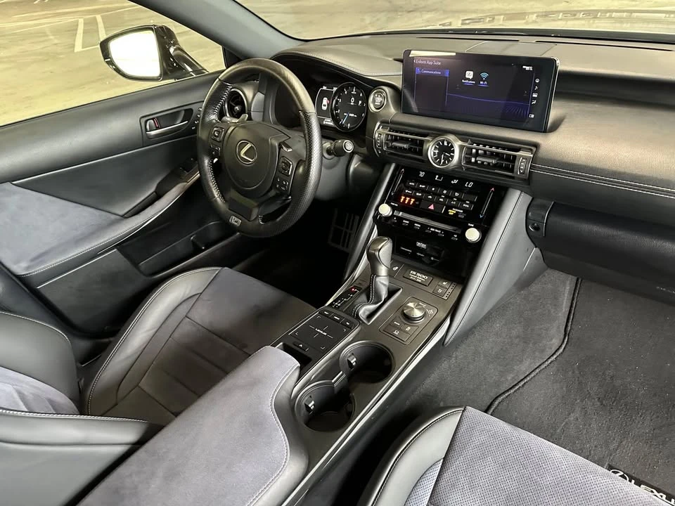 2022 Lexus IS 3rd Gen - Image 8 of 10