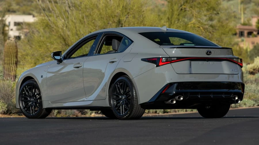 2022 Lexus IS 3rd Gen - Image 15 of 28