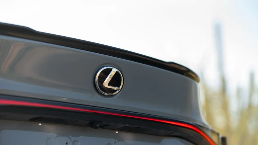 2022 Lexus IS 3rd Gen - Image 17 of 28