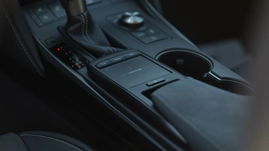 2022 Lexus IS 3rd Gen - Image 18 of 28