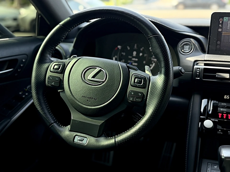 2022 Lexus IS 3rd Gen - Image 11 of 20